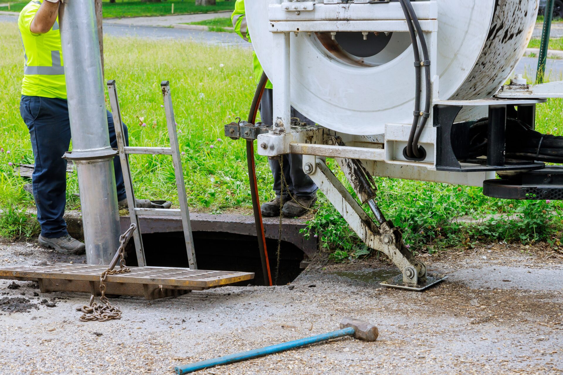 Machine for cleaning blocked drains | Drain cleaning services in Nashville, TN
